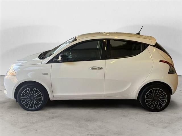 Usata Lancia Ypsilon Silver 71 CV (52 kW) 2021 Bianco Utilitaria