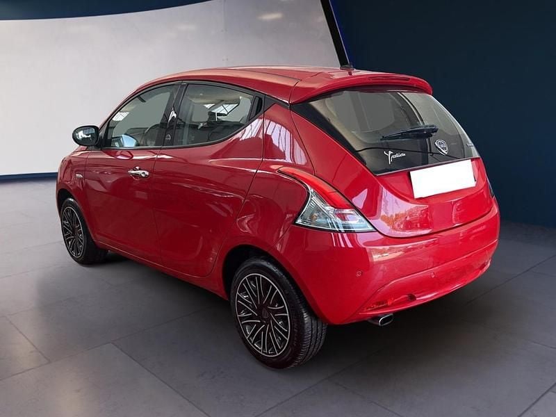 Usata Lancia Ypsilon Gold 70 CV (51 kW) 2020 Rosso Utilitaria