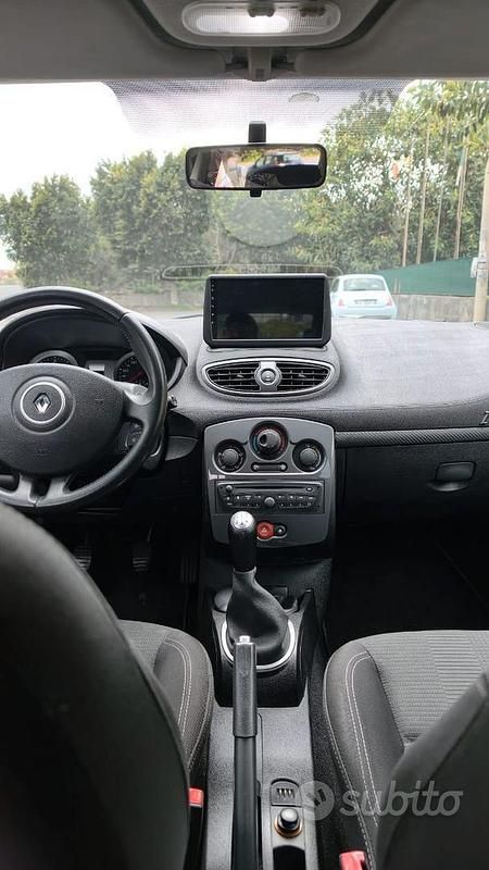 Usata Renault Clio III 75 CV (55 kW) 2011 Bianco Berlina