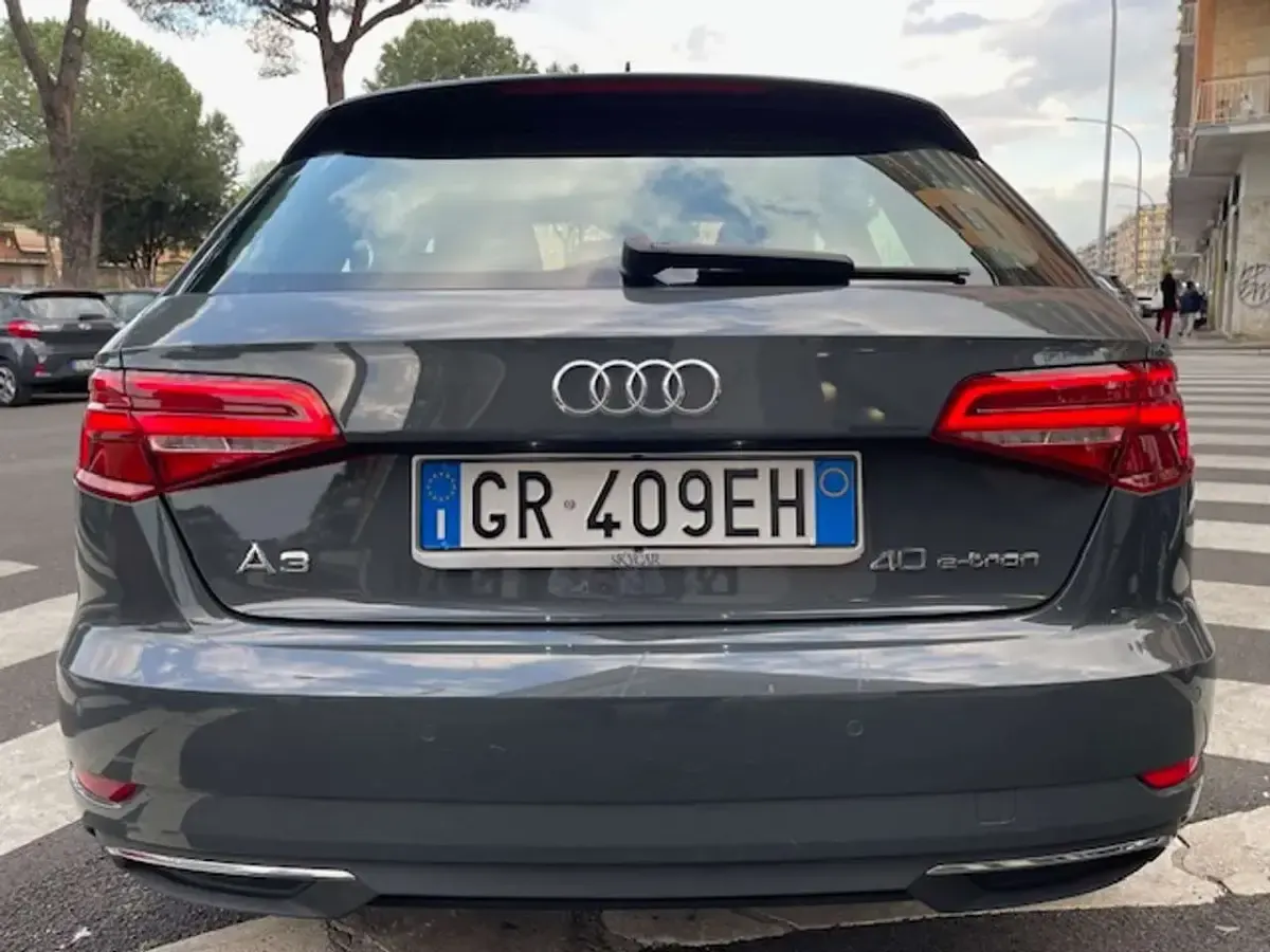 Usado Audi A3 Ambiente 150 CV (110 kW) 2020 Gris Berlina