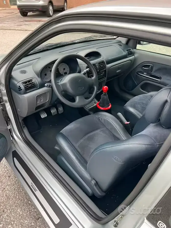 Usata Renault Clio 230 CV (169 kW) 2001 Grigio Monovolume