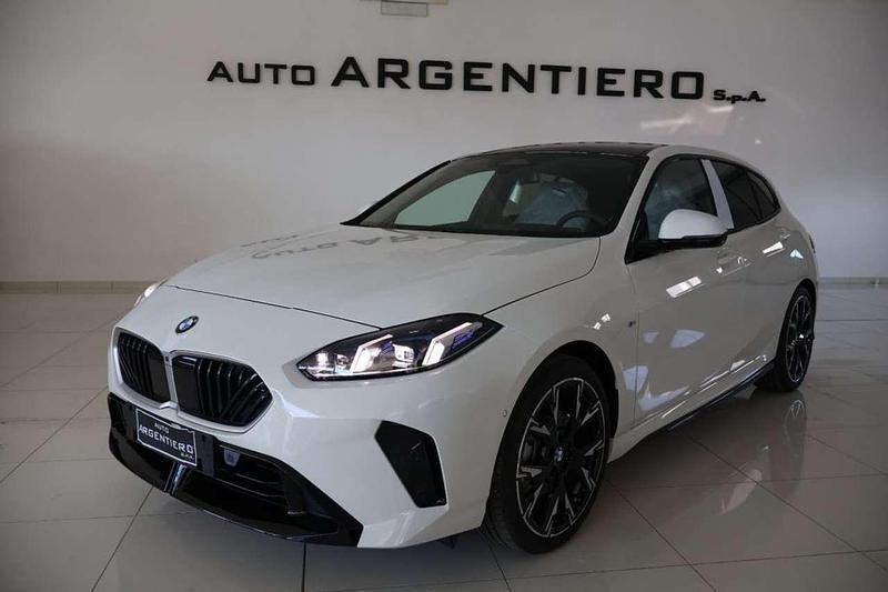 Alpin white Nuova 2025 BMW 120 M Sport Due volumi | 41.800 € (Buon prezzo) - Immagine 1/4