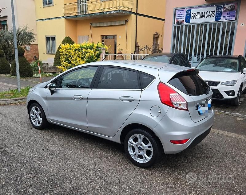 Usata Ford Fiesta Titanium 95 CV (69 kW) 2016 Grigio Berlina