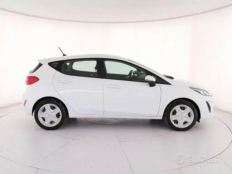 Usata Ford Fiesta 70 CV (51 kW) 2018 Bianco Utilitaria