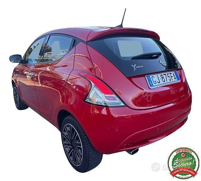 Usata Lancia Ypsilon S 69 CV (50 kW) 2022 Rosso(met.) Utilitaria