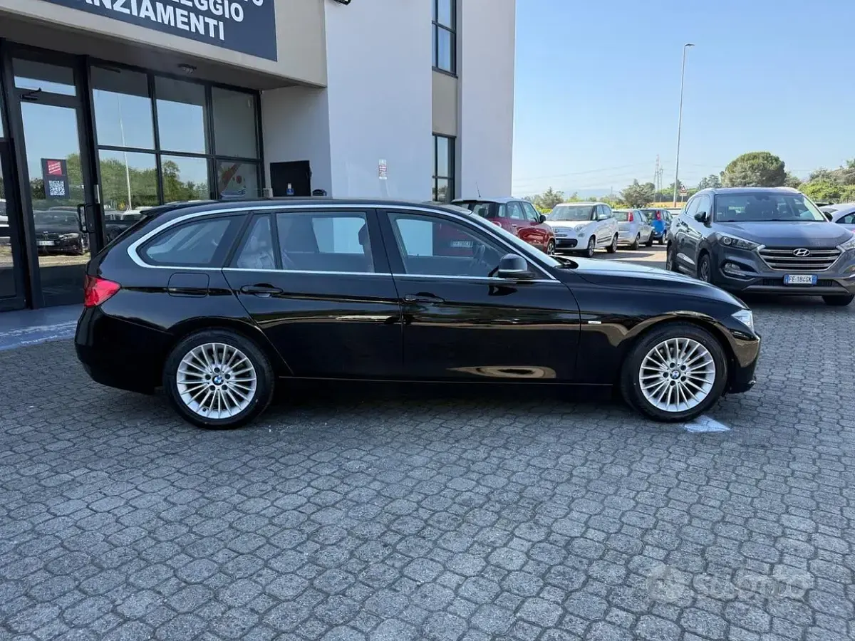 Usata BMW 318 Luxury Line 143 CV (105 kW) 2013 Nero Station wagon
