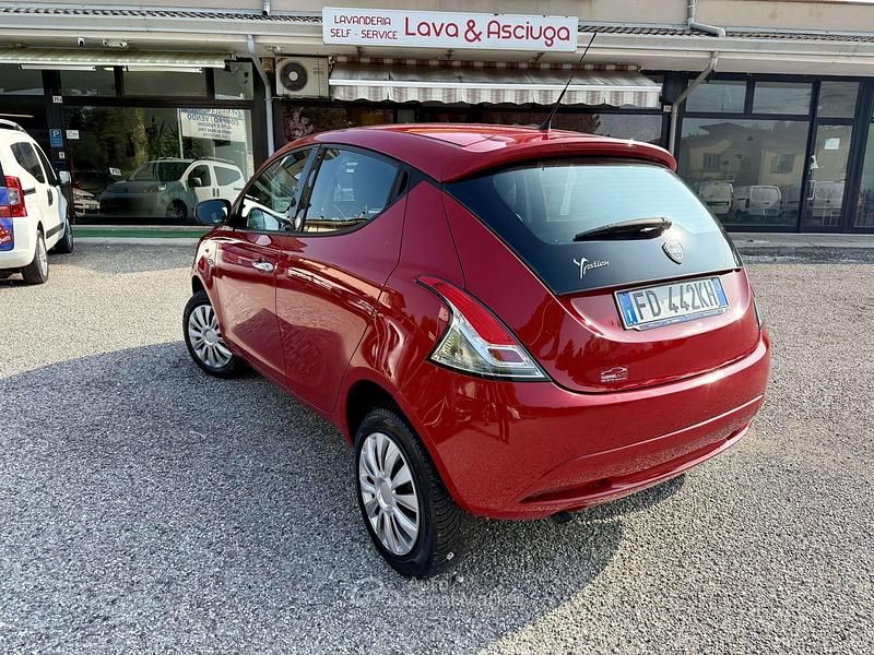 Usata Lancia Ypsilon 85 CV (62 kW) 2016 Rosso Utilitaria