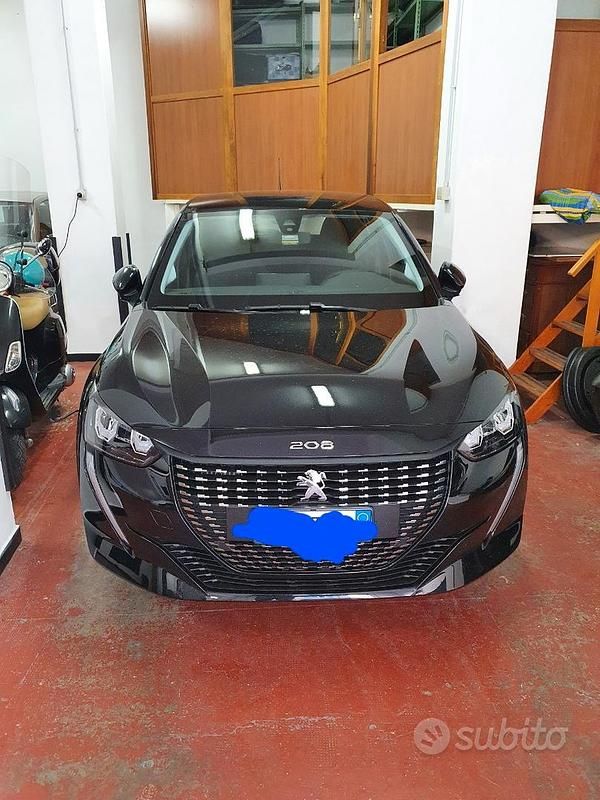 Usata Peugeot 208 101 CV (74 kW) 2021 Nero Utilitaria