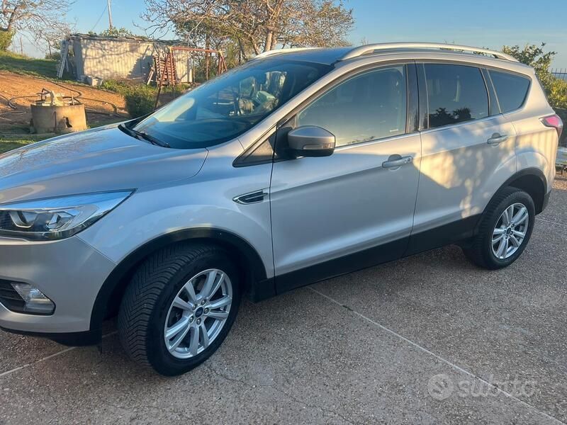 Usata Ford Kuga 120 CV (88 kW) 2019 Grigio SUV
