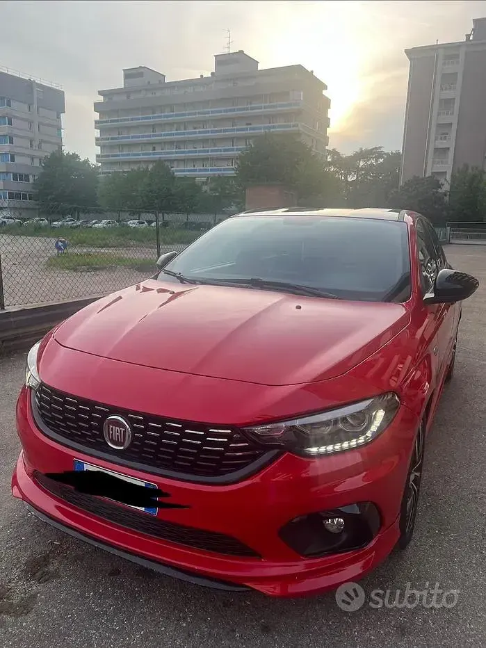 Usata Fiat Tipo Sport 120 CV (88 kW) 2019 Rosso Berlina