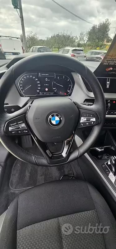 Usado BMW 116 Advantage 116 CV (85 kW) 2022 Negro Utilitario