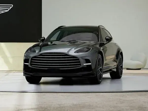 Nuova Aston Martin DBX 707 707 CV (519 kW) 2026 Magnetic silver SUV