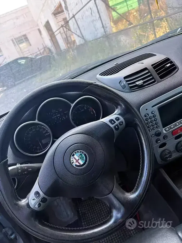 Usata Alfa Romeo 2000 150 CV (110 kW) 2002 Bluazzurro Berlina