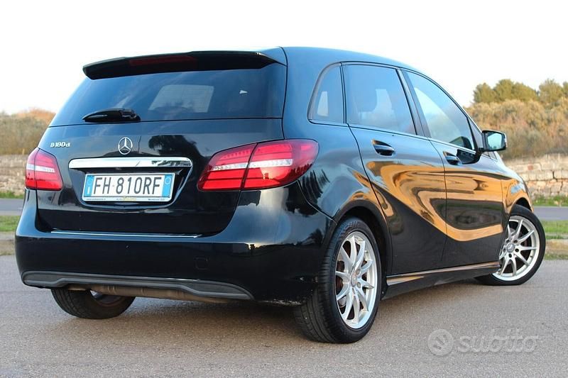 Usata Mercedes B180 109 CV (80 kW) 2017 Nero Monovolume