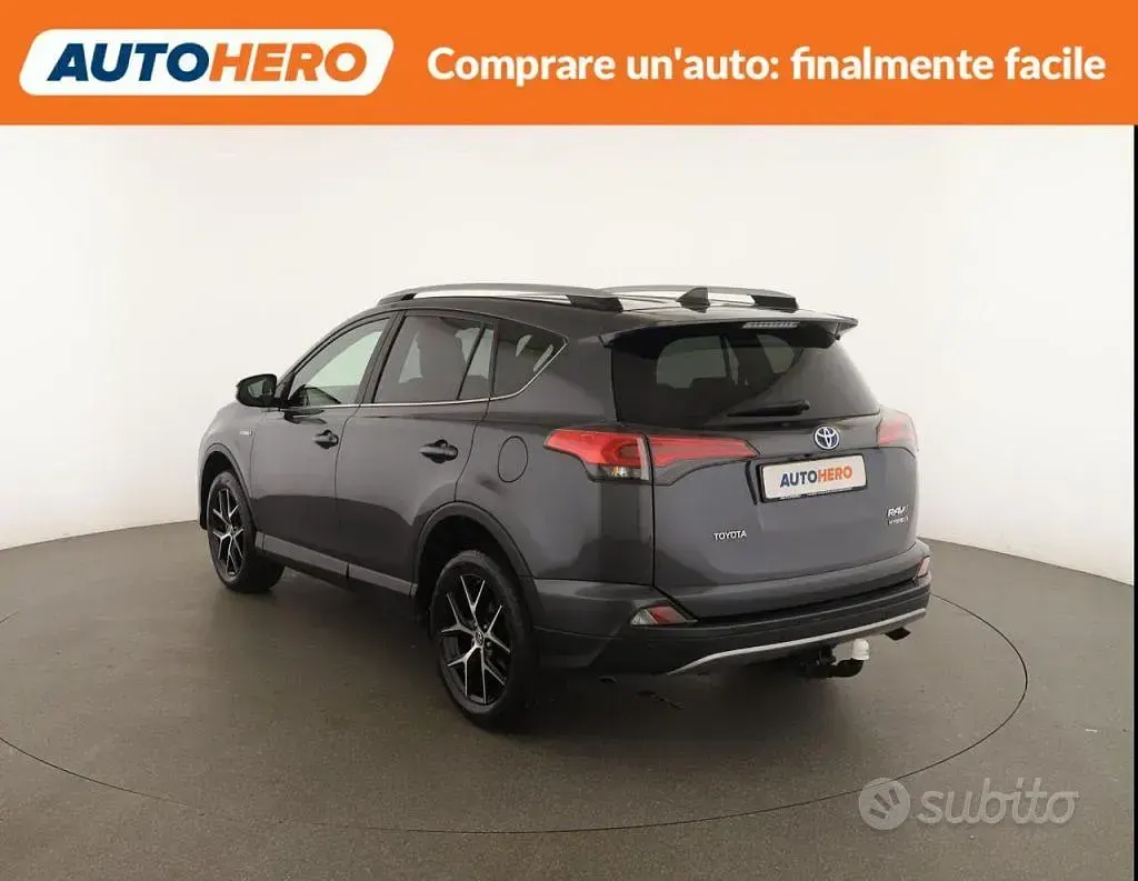 Usata Toyota RAV4 Hybrid 155 CV (114 kW) 2017 Grigio SUV