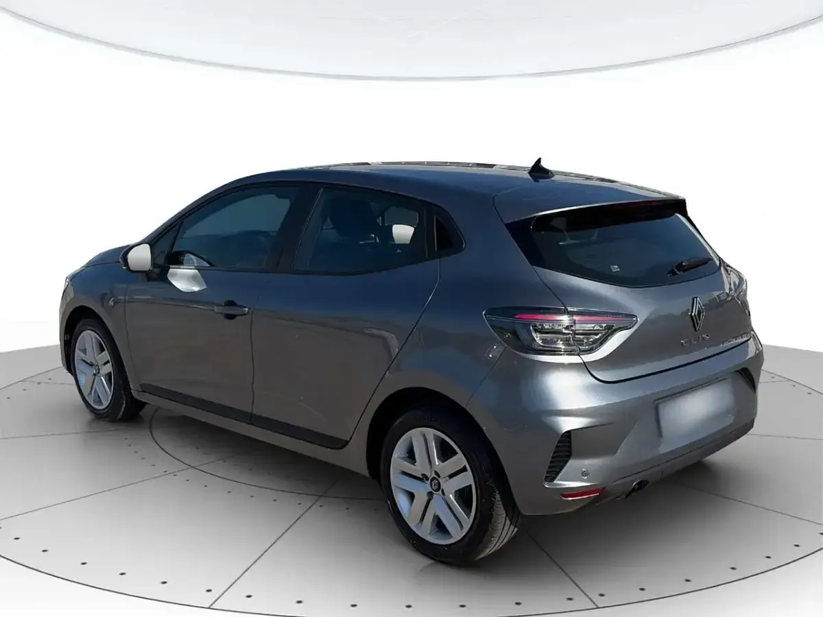 Usata Renault Clio V Evolution 67 CV (49 kW) 2025 Grigio scuro metall. Berlina