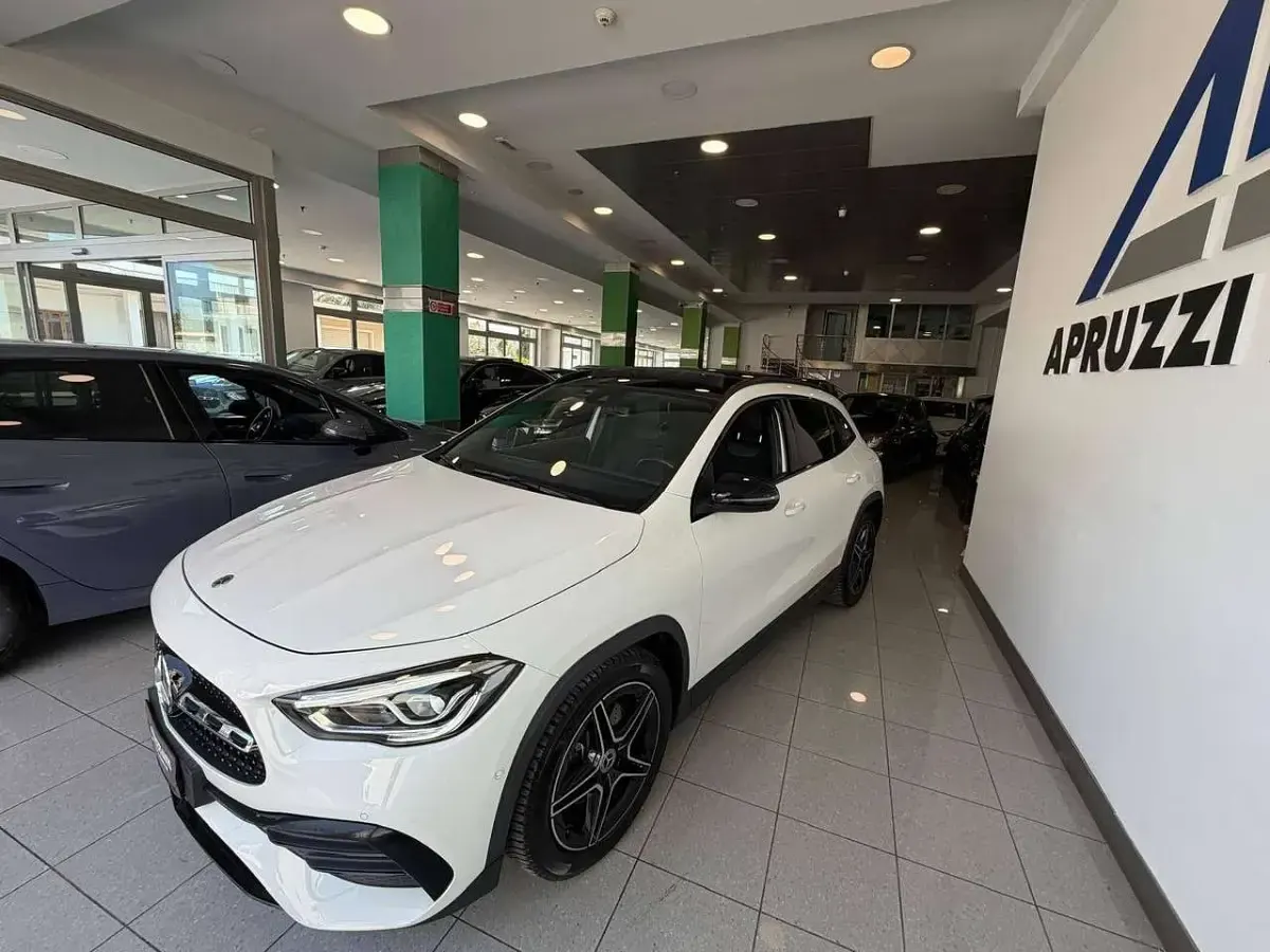 Usata Mercedes GLA200 Premium 150 CV (110 kW) 2022 Bianco SUV