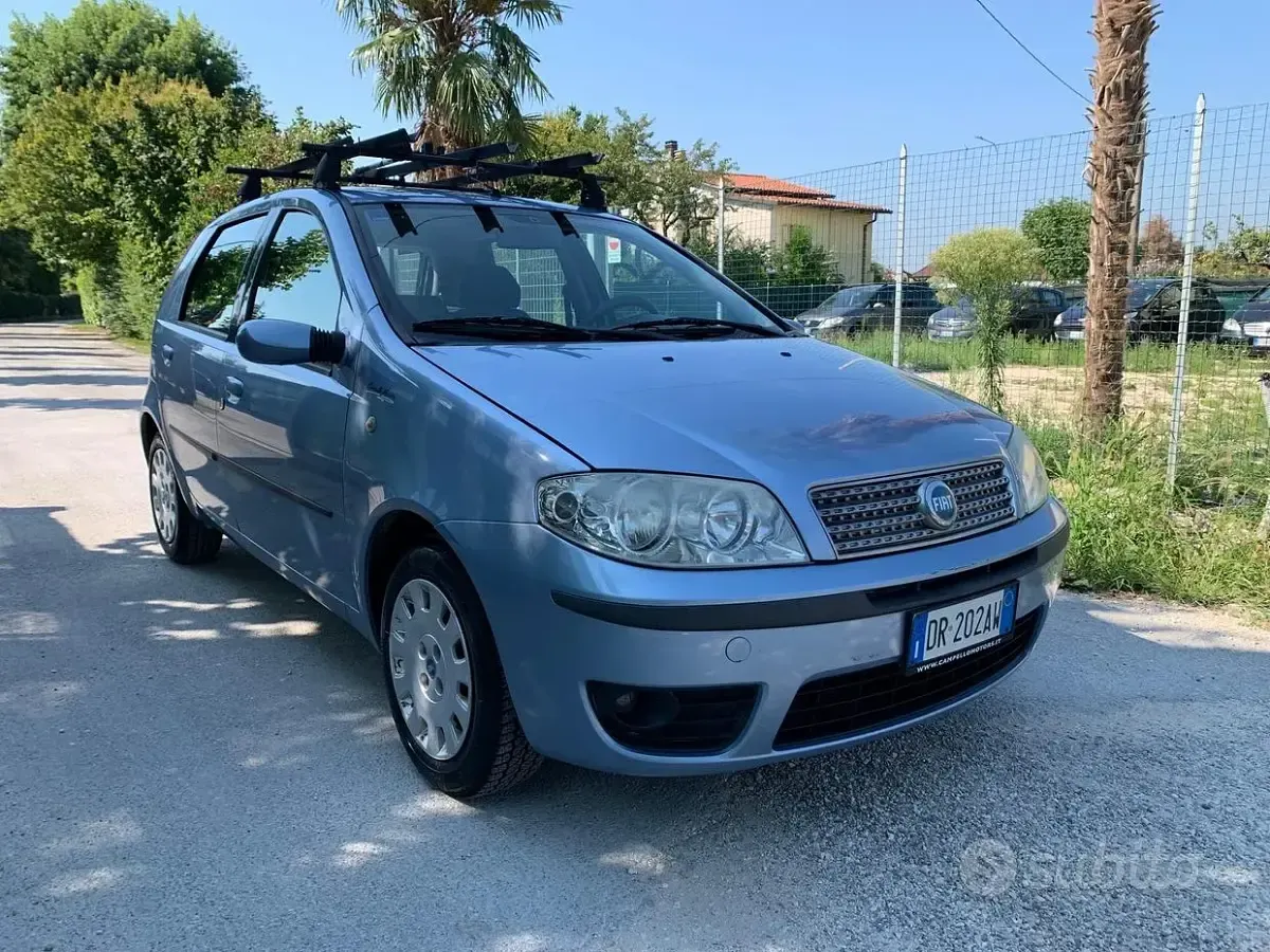 Usata Fiat Punto Classica 69 CV (50 kW) 2008 Bluazzurro Utilitaria