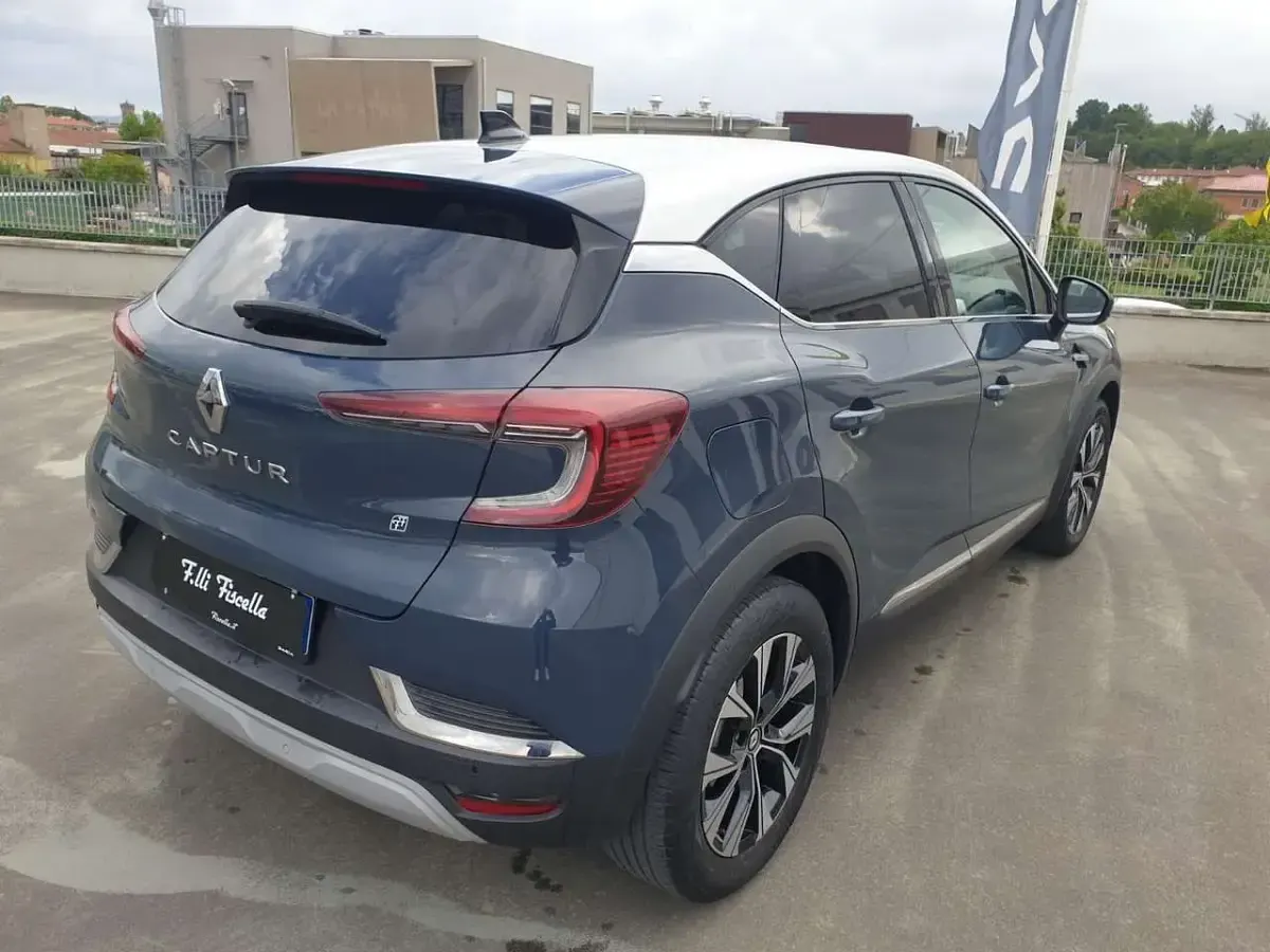 Usata Renault Captur Techno 101 CV (74 kW) 2023 Blu/azzurro SUV
