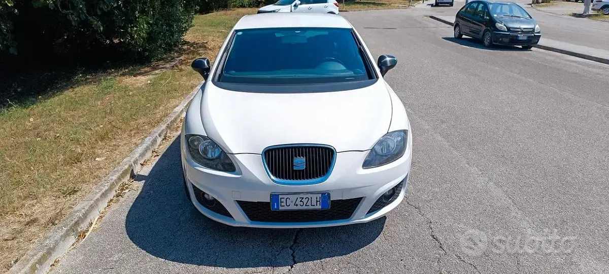 Usata Seat Leon 105 CV (77 kW) 2010 Bianco Utilitaria