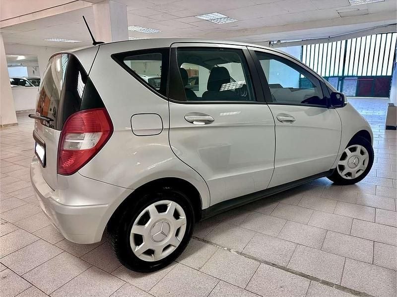 Begagnad Mercedes A160 Premium 95 HK (69 kW) 2011 Silver Minibuss