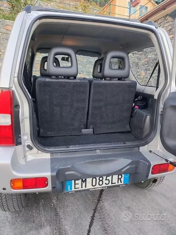 Second-hand Suzuki Jimny 86 CP (63 kW) 2012 Gri SUV