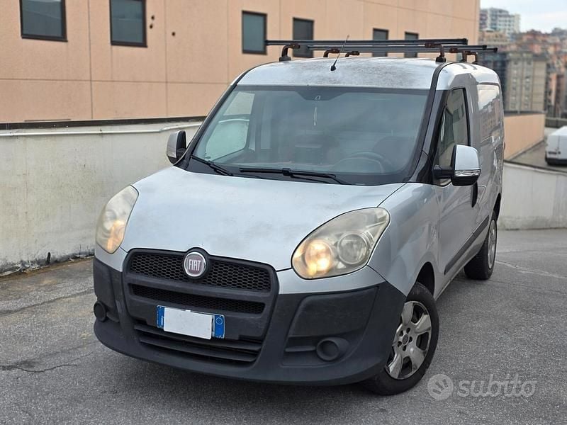Usata Fiat Doblò 90 CV (66 kW) 2012 Grigio Monovolume