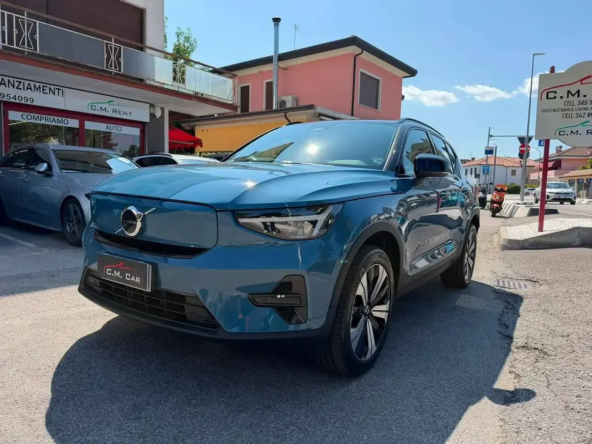 Usata Volvo XC40 Core 80 kW (109 CV) 2023 Blu/azzurro SUV