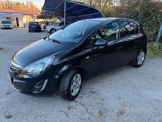 Usata Opel Corsa Edition 75 CV (55 kW) 2014 Nero Berlina