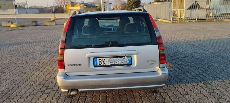 Usata Volvo V70 140 CV (102 kW) 2000 Argento Station wagon