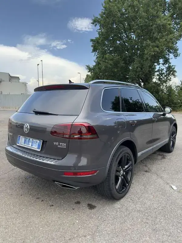 Usata VW Touareg 245 CV (180 kW) 2011 Grigio SUV
