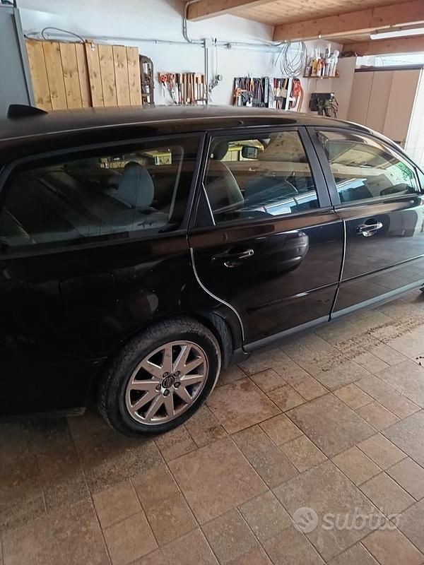 Usata Volvo V50 136 CV (100 kW) 2003 Nero Station wagon