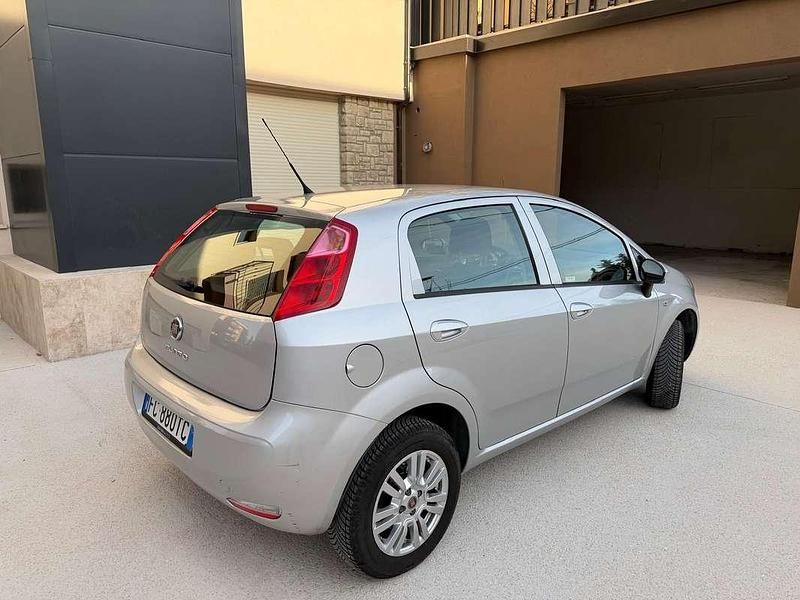 Usata Fiat Punto Lounge 77 CV (56 kW) 2016 Argento Berlina