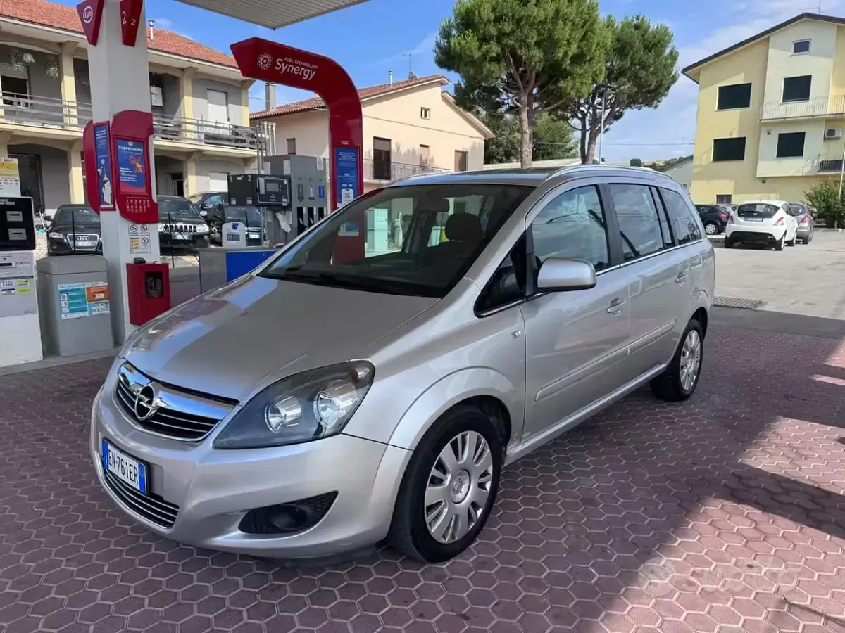Usata Opel Zafira Tourer 150 CV (110 kW) 2012 Grigio Monovolume