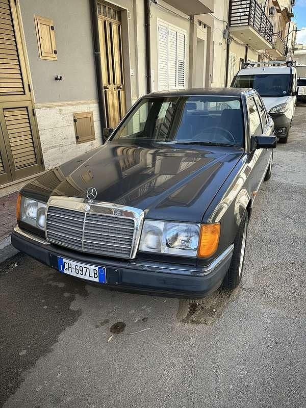 Usata 1991 Mercedes E200 Tre volumi | 3000 € - Immagine 1/4