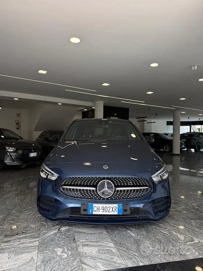 Usata Mercedes B180 Premium 116 CV (85 kW) 2022 Blu Utilitaria