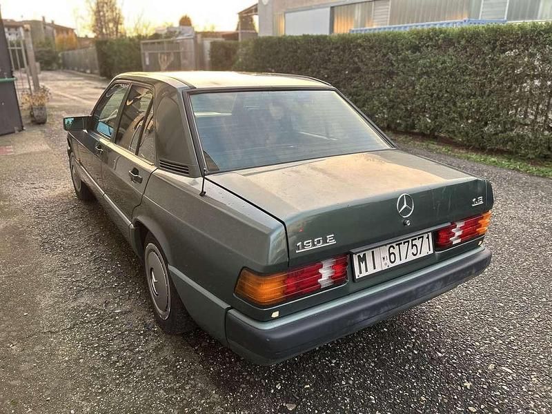 Usata Mercedes 190 109 CV (80 kW) 1991 Verde Berlina