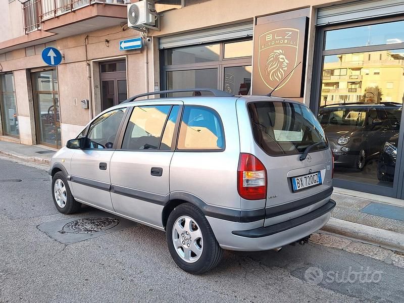 Usata Opel Zafira 101 CV (74 kW) 2001 Grigio Monovolume