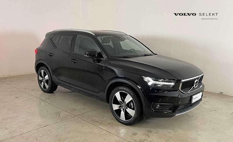 Usata Volvo XC40 Momentum 197 CV (144 kW) 2021 Nero SUV