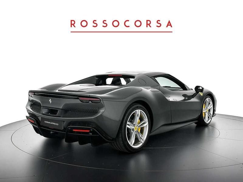 Usata Ferrari 296 829 CV (609 kW) 2023 Grigio Coupé