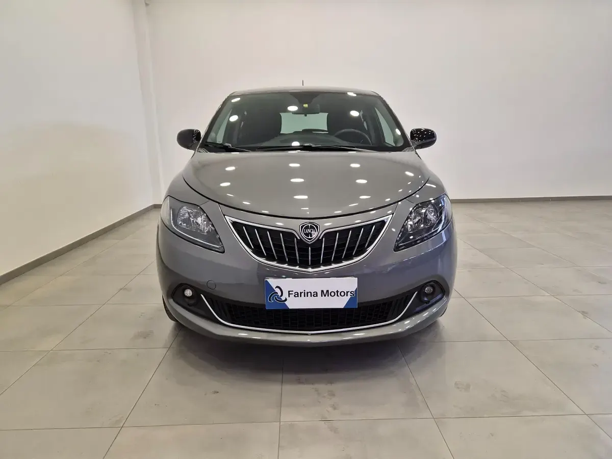 Usata Lancia Ypsilon Silver 69 CV (50 kW) 2022 Grigio Utilitaria