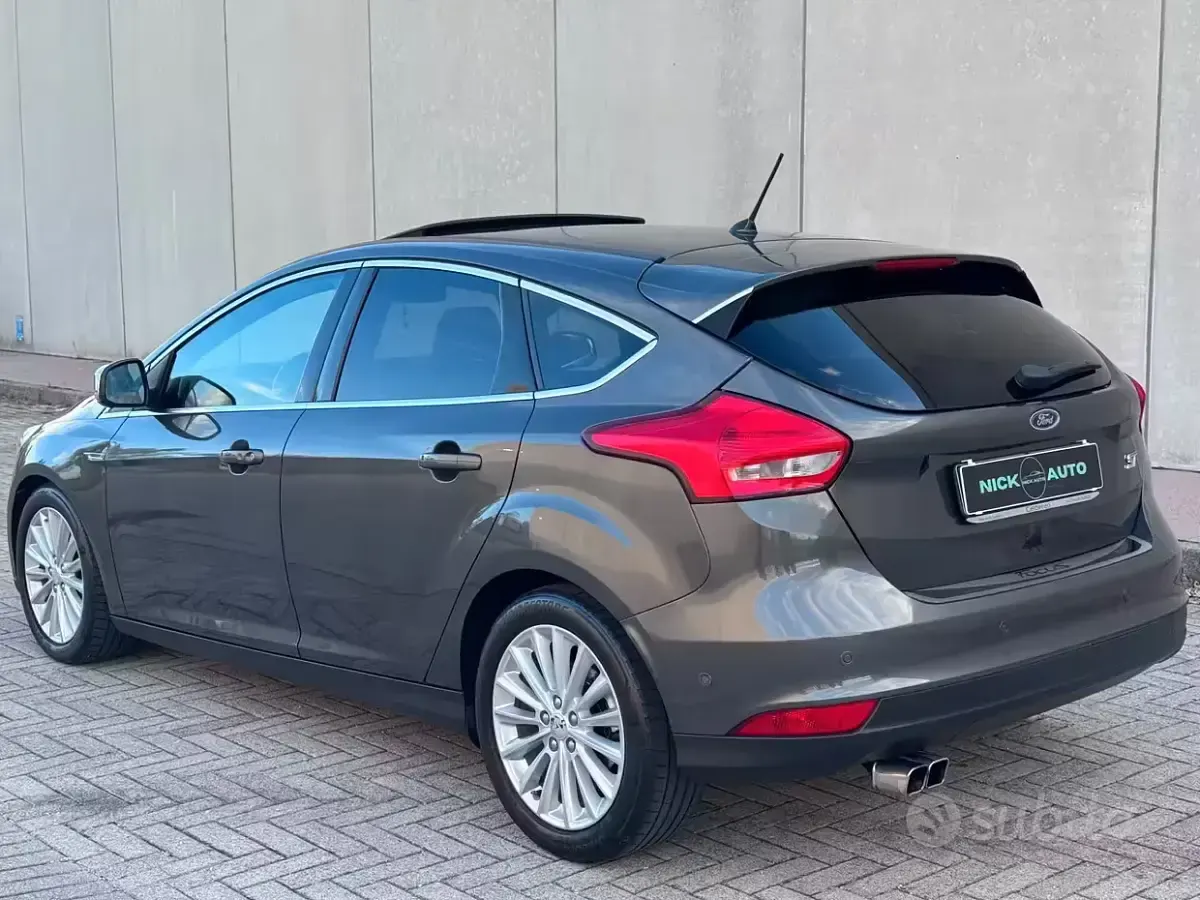 Usata Ford Focus Titanium X 120 CV (88 kW) 2015 Grigio Berlina