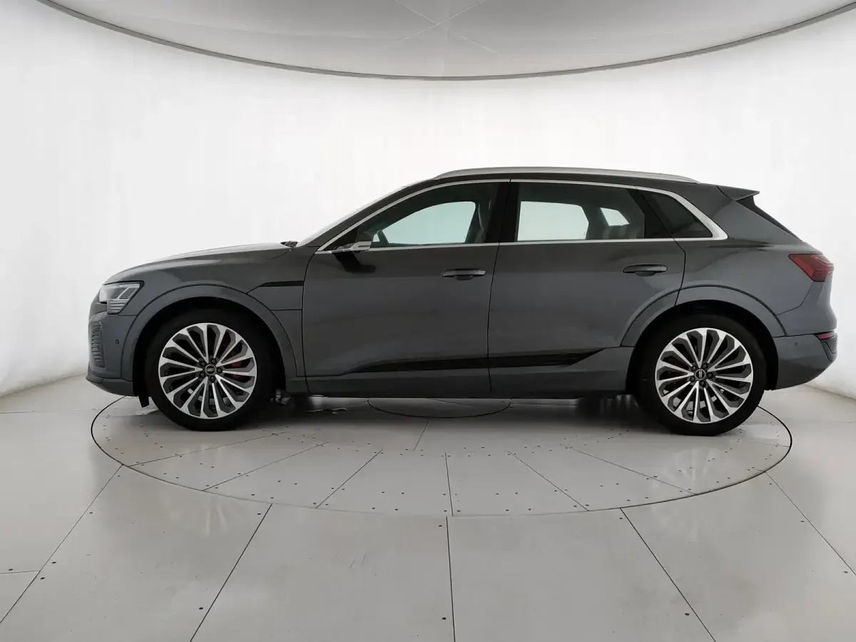 Usata Audi Q8 e-tron S-Line 300 kW (408 CV) 2023 Grigio scuro SUV