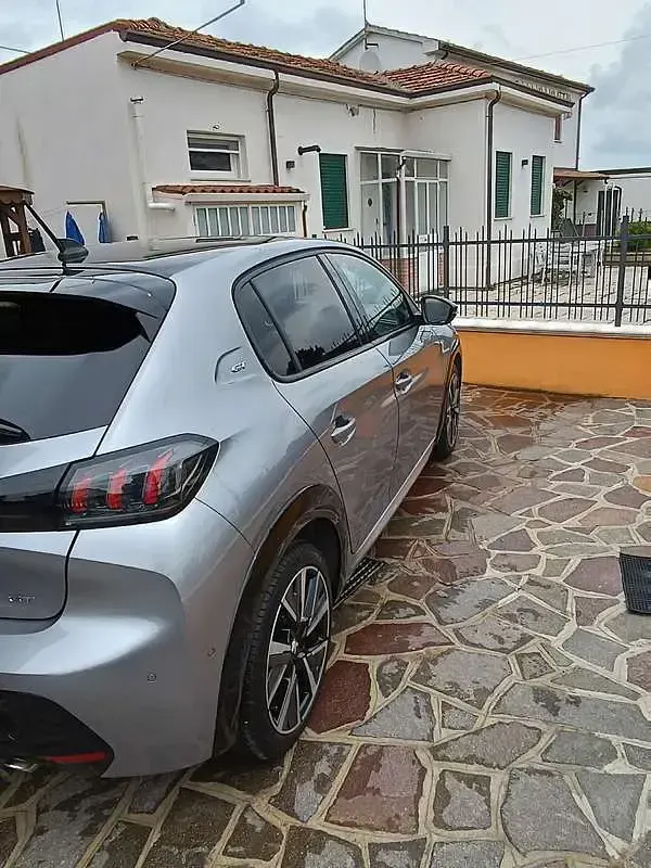 Usata Peugeot 208 GT 101 CV (74 kW) 2022 Utilitaria