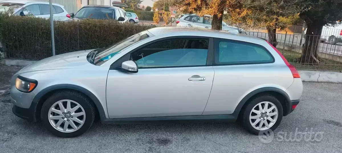Usata Volvo C30 109 CV (80 kW) 2007 Grigio Utilitaria