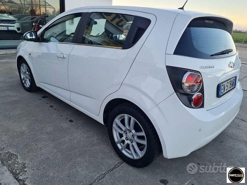 Usata Chevrolet Aveo 95 CV (69 kW) 2012 Bianco Berlina