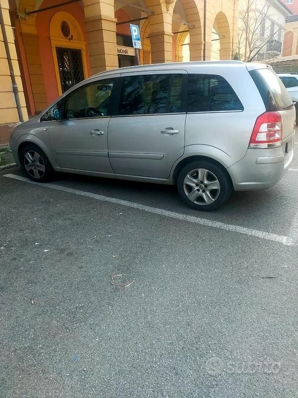 Usata Opel Zafira 125 CV (91 kW) 2012 Monovolume