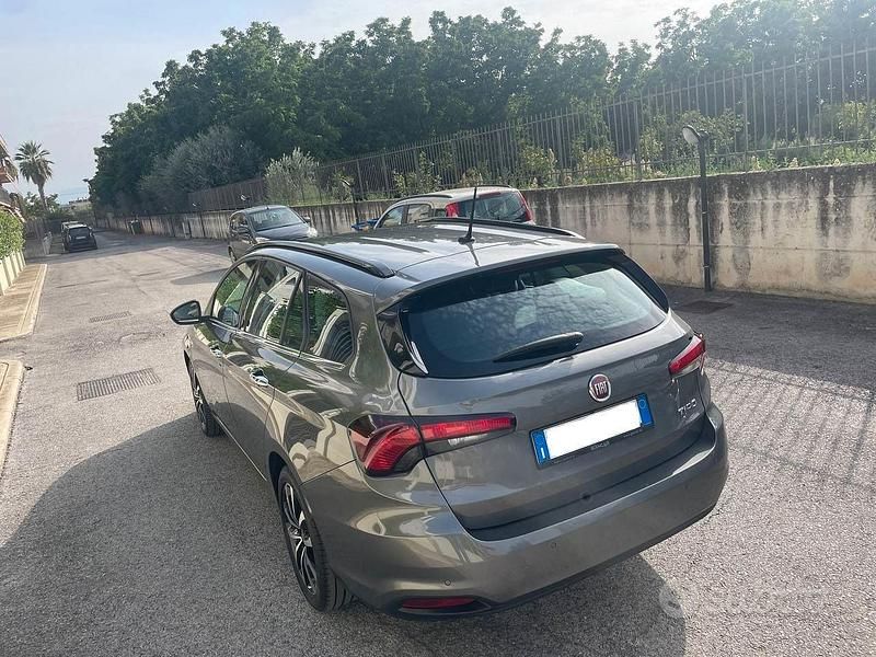 Usata Fiat Tipo Lounge 120 CV (88 kW) 2018 Grigio Station wagon