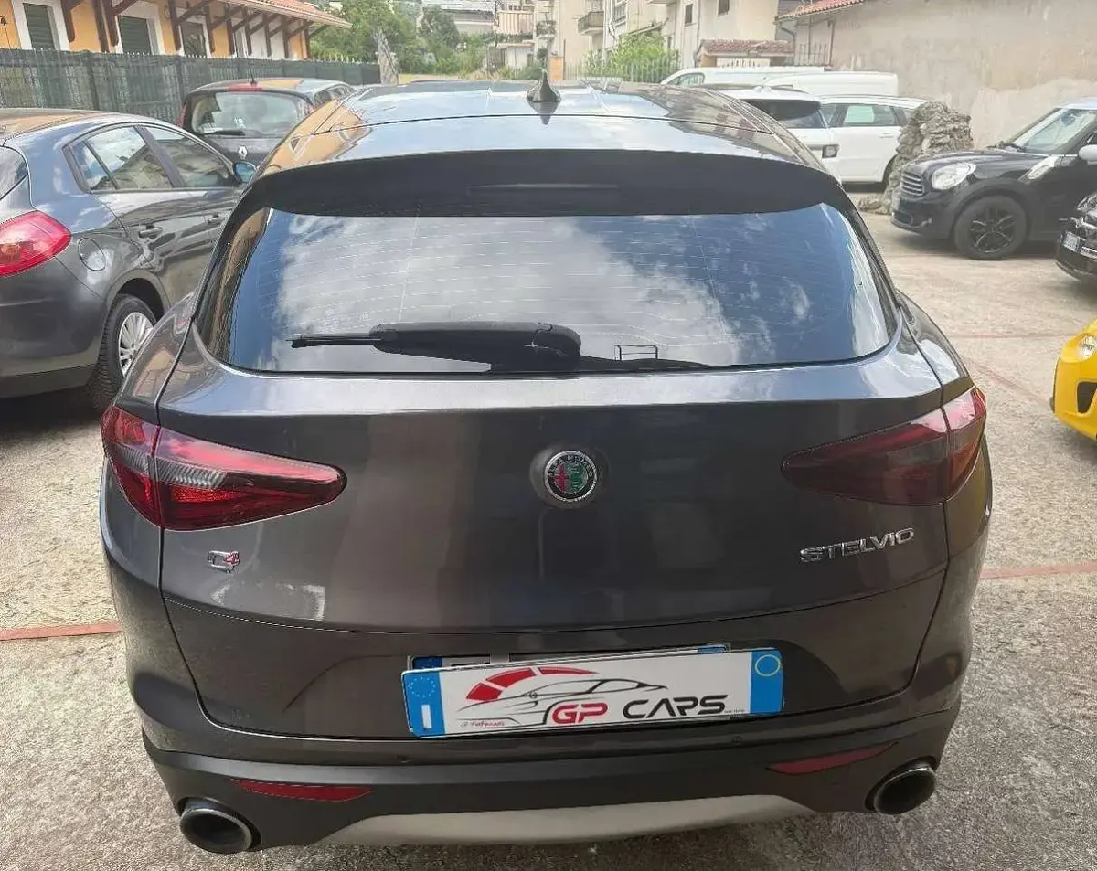 Usata Alfa Romeo Stelvio Super 209 CV (153 kW) 2019 Grigio SUV
