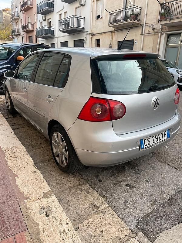 Usata VW Golf IV 140 CV (102 kW) 2005 Grigio Berlina